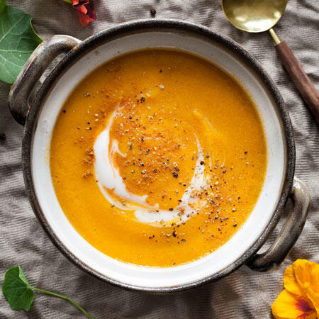 Kräftige Sellerie-Möhren-Suppe