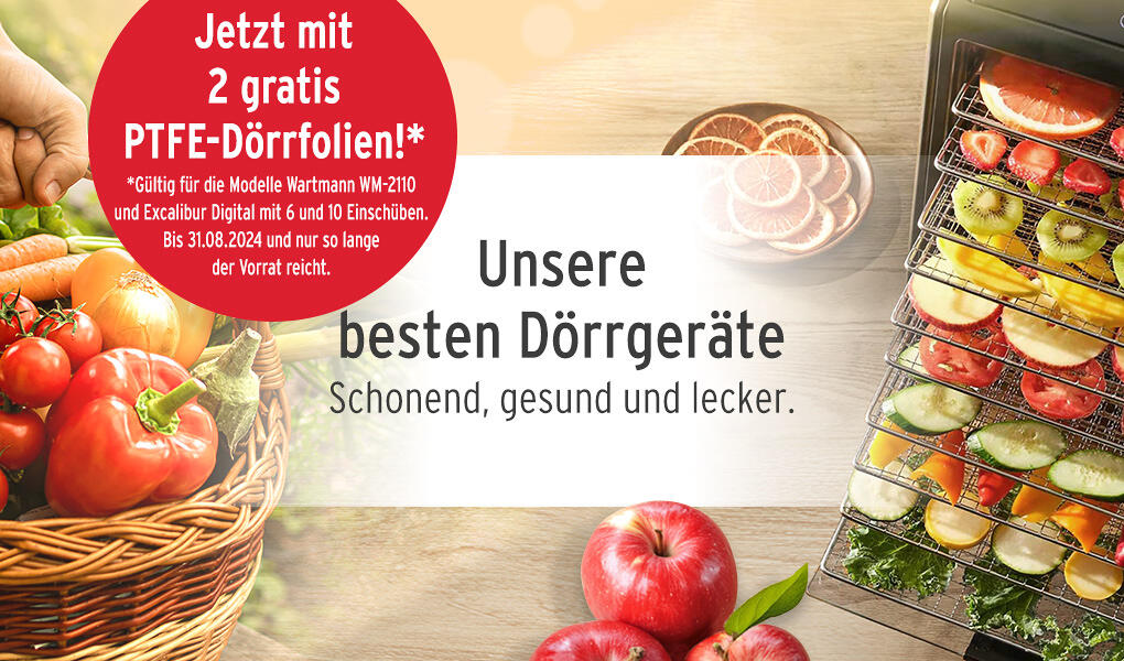 Früchte in unterschiedlichen Farben und Formen liegen auf einem Rowcover-Rack, Tee- und Zitronenscheiben sind im Hintergrund sichtbar.