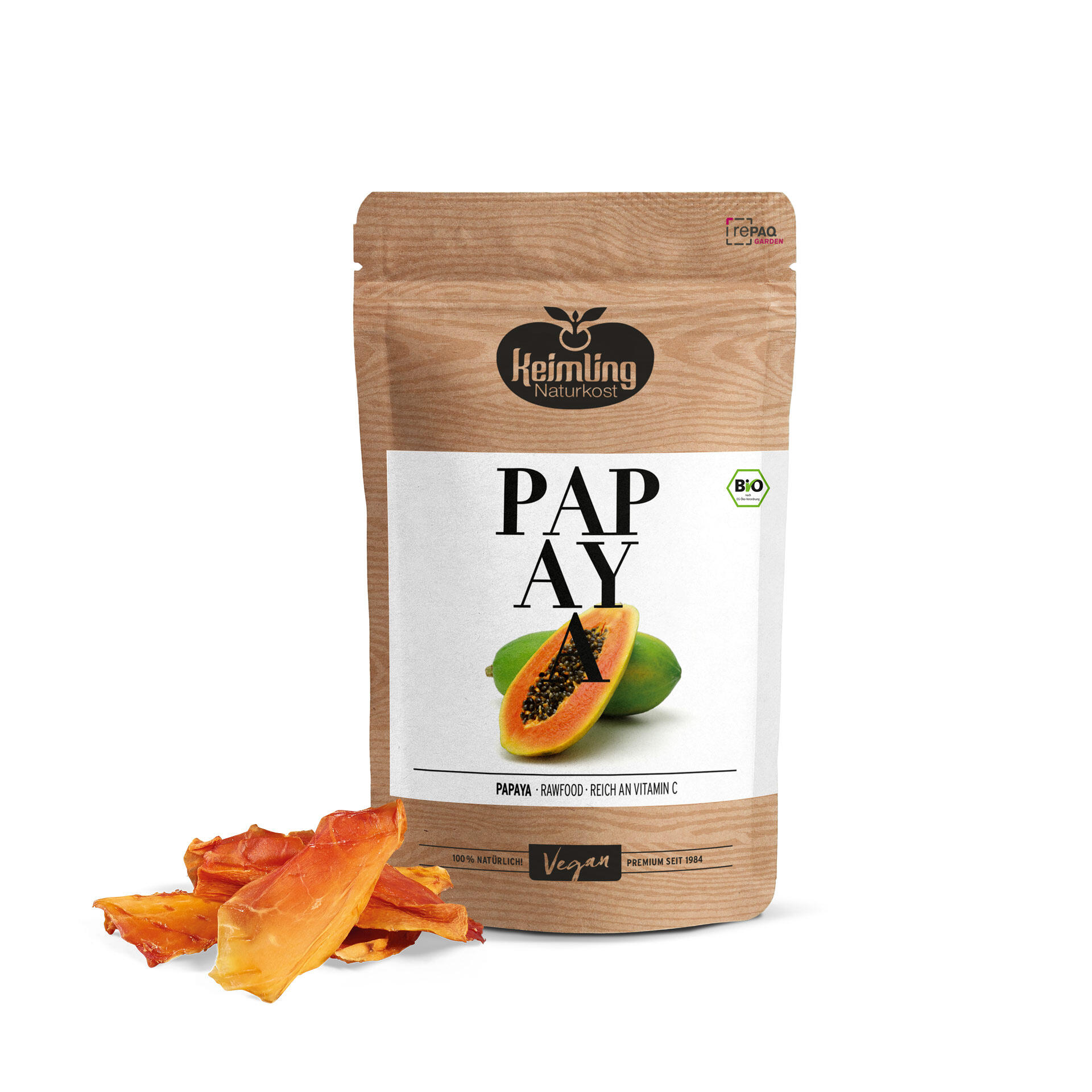 Braunes Verpackungsbeutel mit dem Schriftzug Keimling Naturkost und Papaya. Darauf ist eine grüne Papaya und eine geöffnete Papaya mit orangerotem Fruchtfleisch abgebildet. Davor liegen getrocknete Papayastücke.