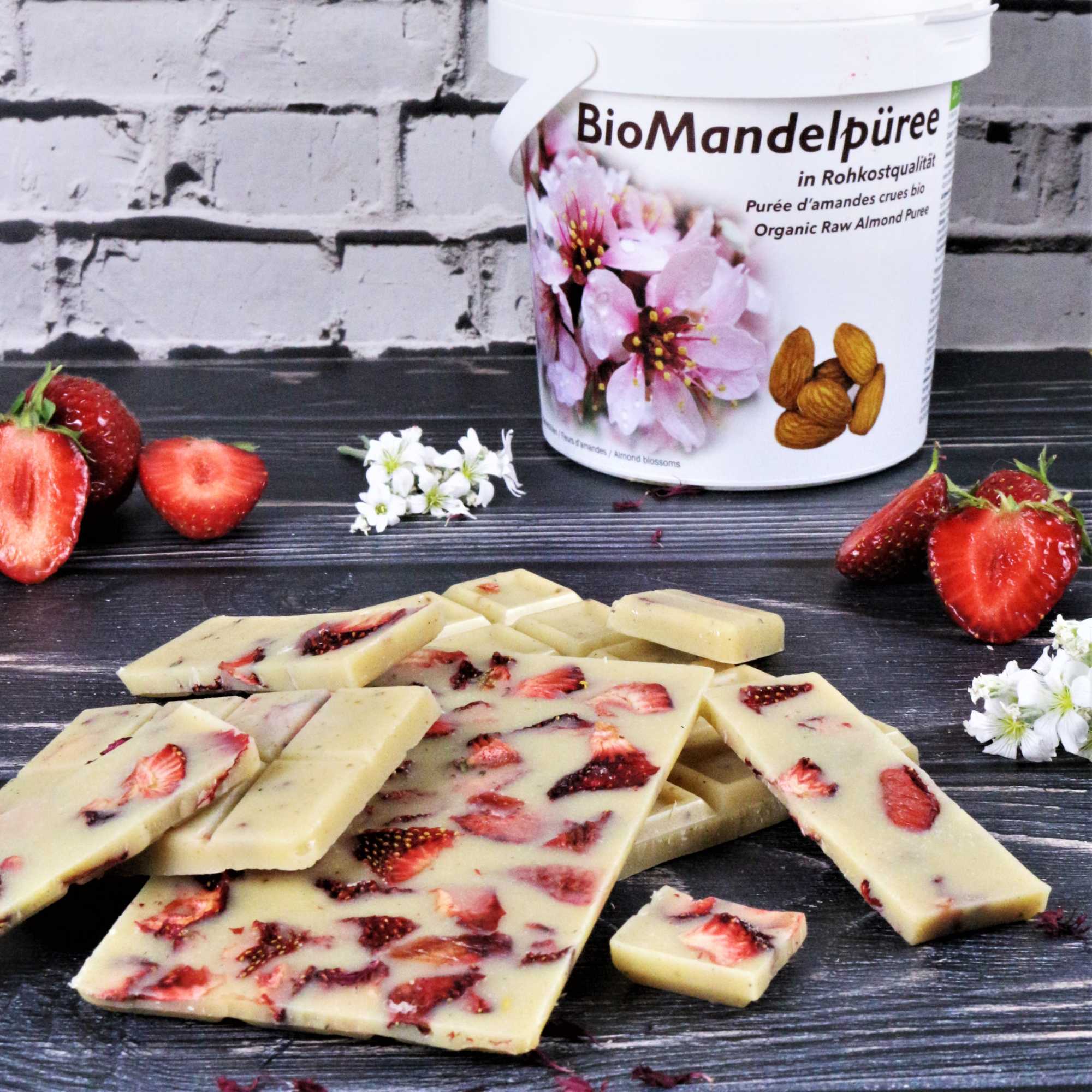 Weiße Schokolade mit Erdbeeren &amp; Tonka | Sommerliche Leckerei | Angela ...