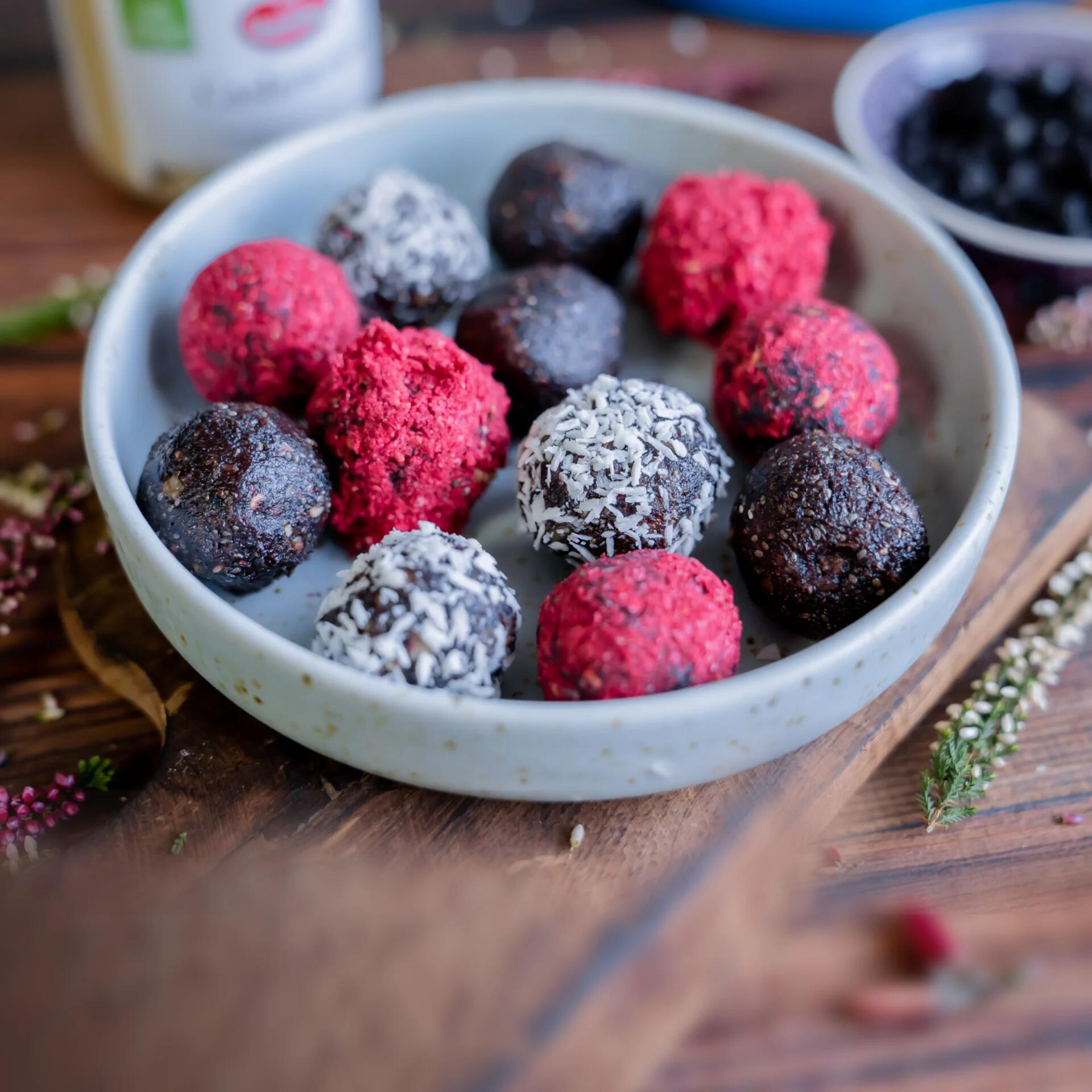 Energy-Balls mit Nussmus & getrockneten Beeren