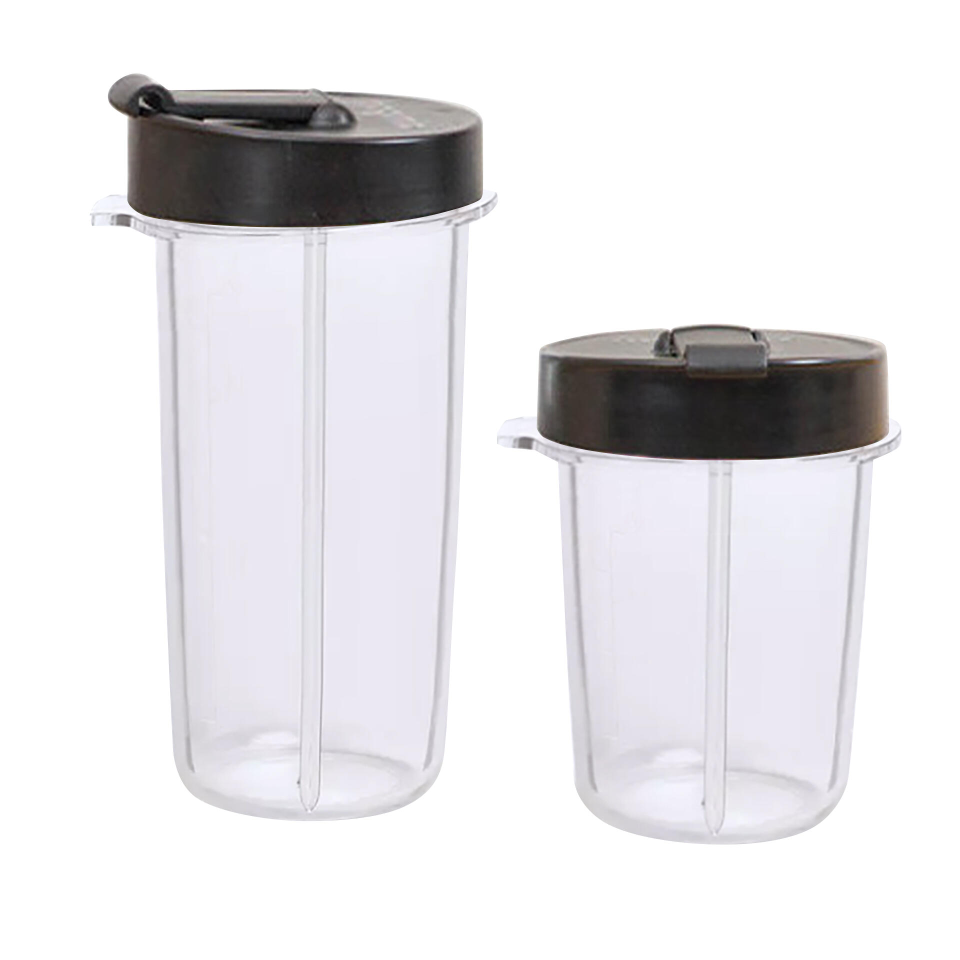 Zwei transparente Mixbecher mit schwarzen Verschlussdeckeln, unterschiedlich in der Größe, für den Magimix Power Blender.