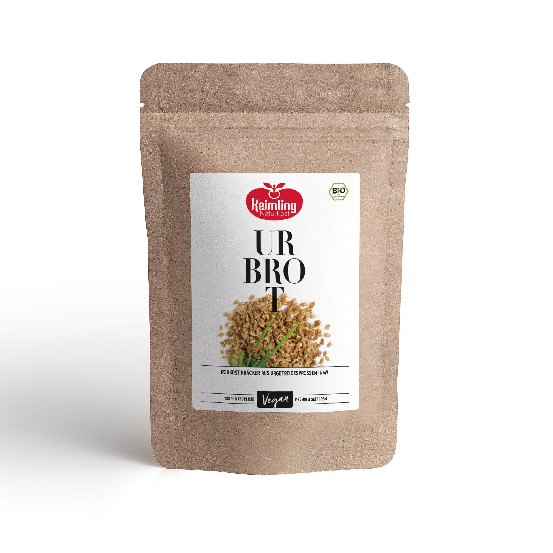 Urbrot Braune Verpackung mit weißem Etikett. Auf dem Etikett steht Keimling Naturkost, URBROT und Rohkost Kräcker aus Urgetreidesprossen · Raw. Außerdem sind die Worte 100 % Natürlich, Vegan und Premium seit 1984 zu sehen.