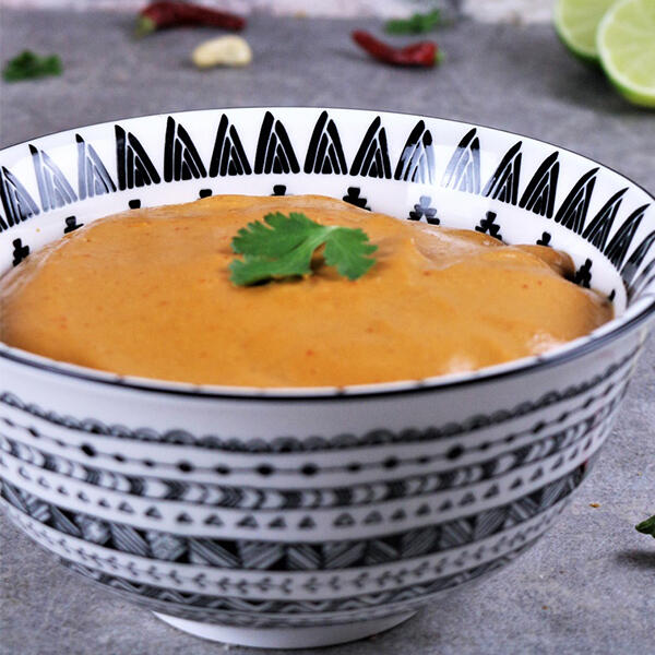 Raita – Erfrischender Indischer Joghurt Dip mit Minze und Koriander