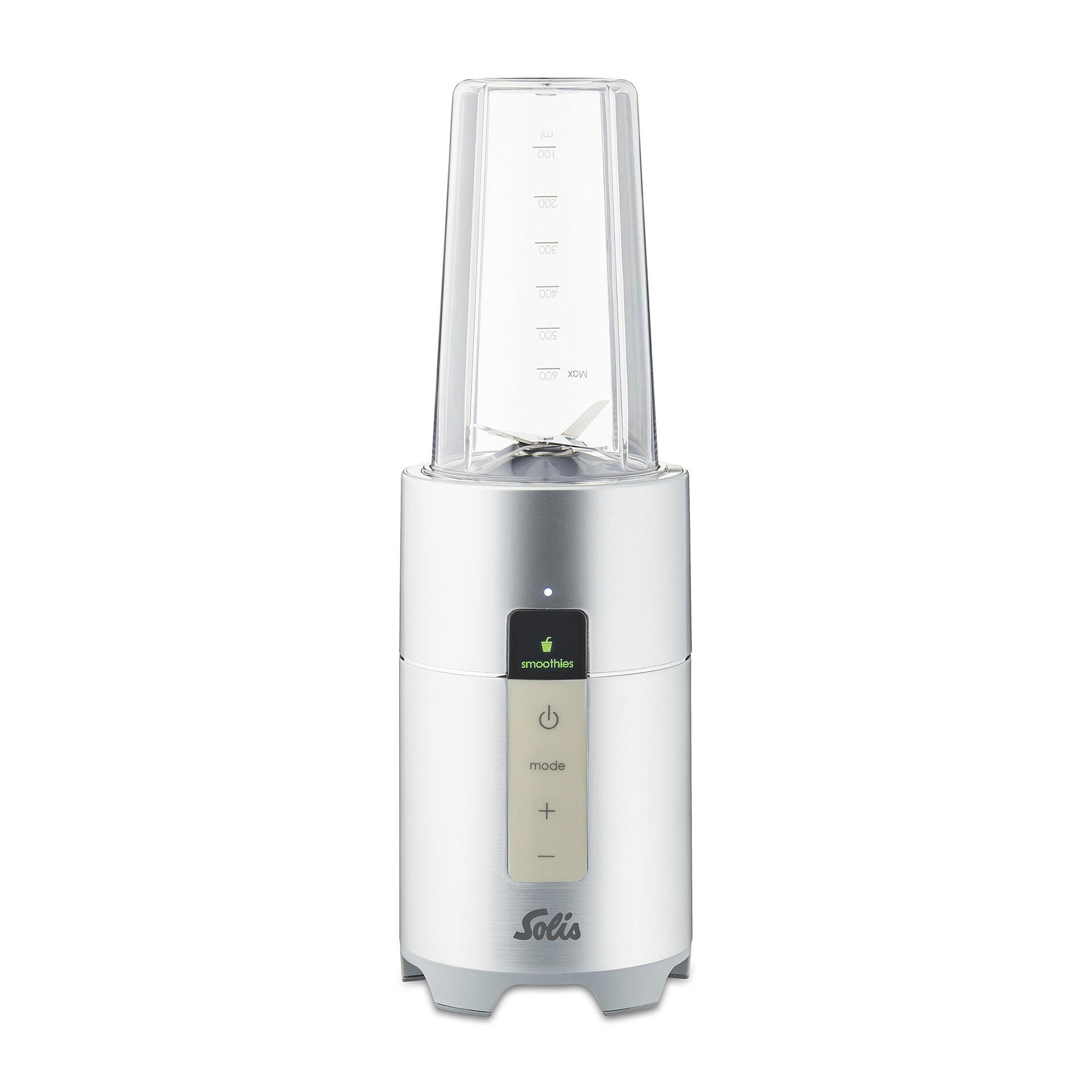 Der Solis Perfect Blender Pro Compact steht auf einer weißen Fläche. Er hat ein silbernes Aluminiumgehäuse und ein transparentes Mixgefäß mit Messskala von 100 bis 600 ml. Das Display zeigt smoothies.