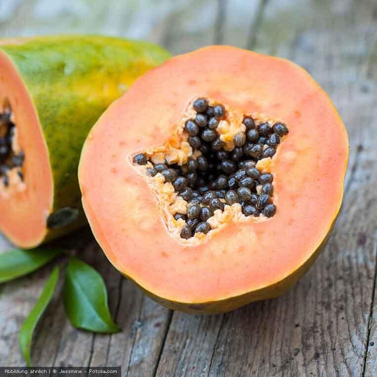 frische Papaya aufgeschnitten frische Papaya aufgeschnitten