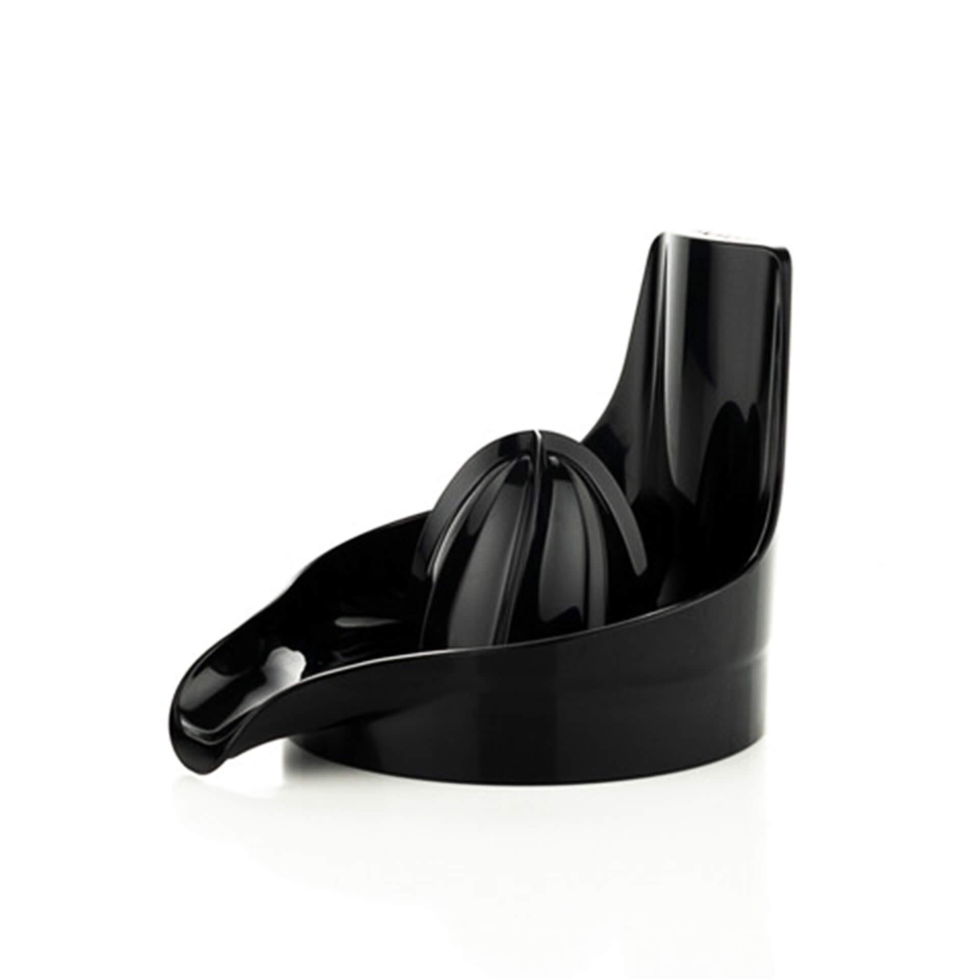 Schwarzer, glänzender Zitruspresse-Aufsatz mit kegelförmigem Presskegel und Auffangschale. Der Aufsatz ist gebogen und dient zur Herstellung von frisch gepresstem Saft.