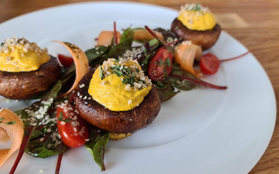 Rohkost-Rezept: Gefüllte Champignons mit Muskat Haselnuss Karotte