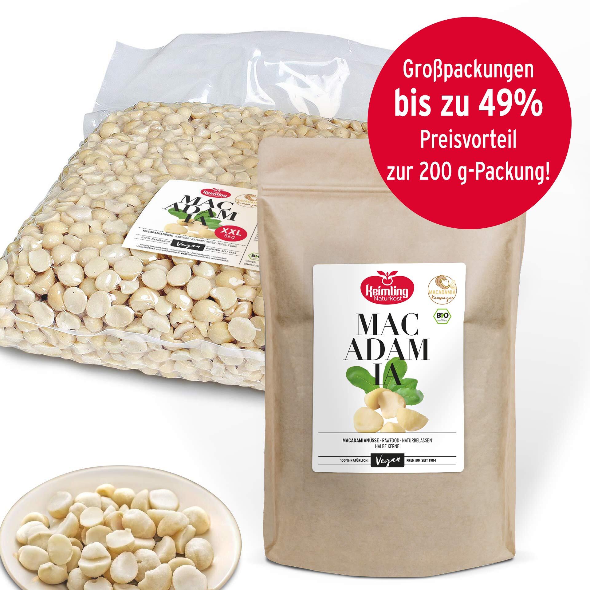 Großpackungen Macadamianüsse in einer 5-kg-XXL-Tüte und einer braunen Verpackung mit dem Schriftzug Macadamia. Roter Kreis mit Text Großpackungen bis zu 49% Preisvorteil zur 200 g-Packung!.