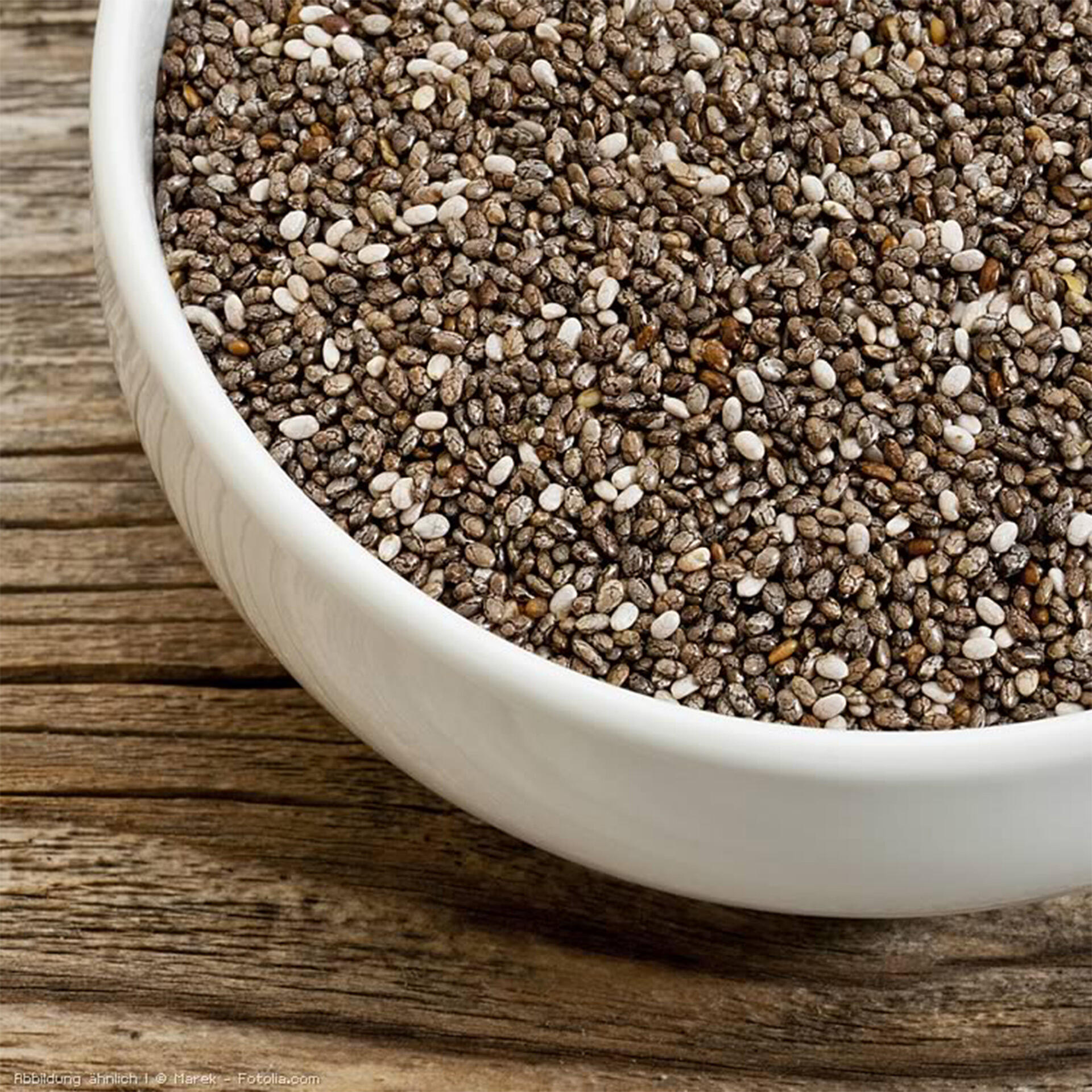 Chia-Hanf Brot: Zutat Chiasamen in einer Schale