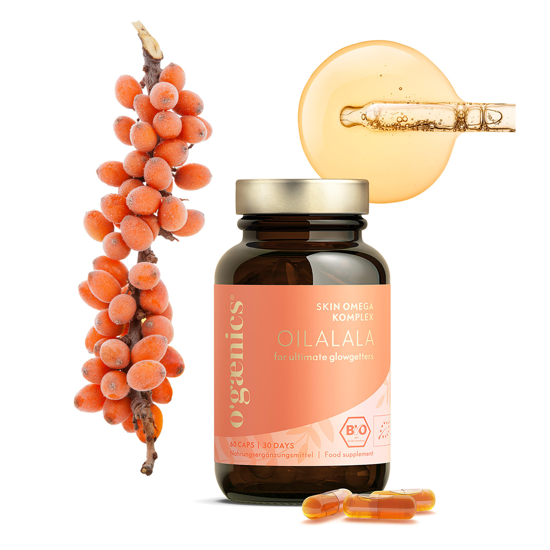 Braune Dose mit orangenem Etikett der Marke Ogaenics mit Skin Omega Komplex OILALALA und vier orangen Kapseln. Daneben ein Sanddorn-Zweig mit vielen orangen Beeren und ein Pipettentropfen.