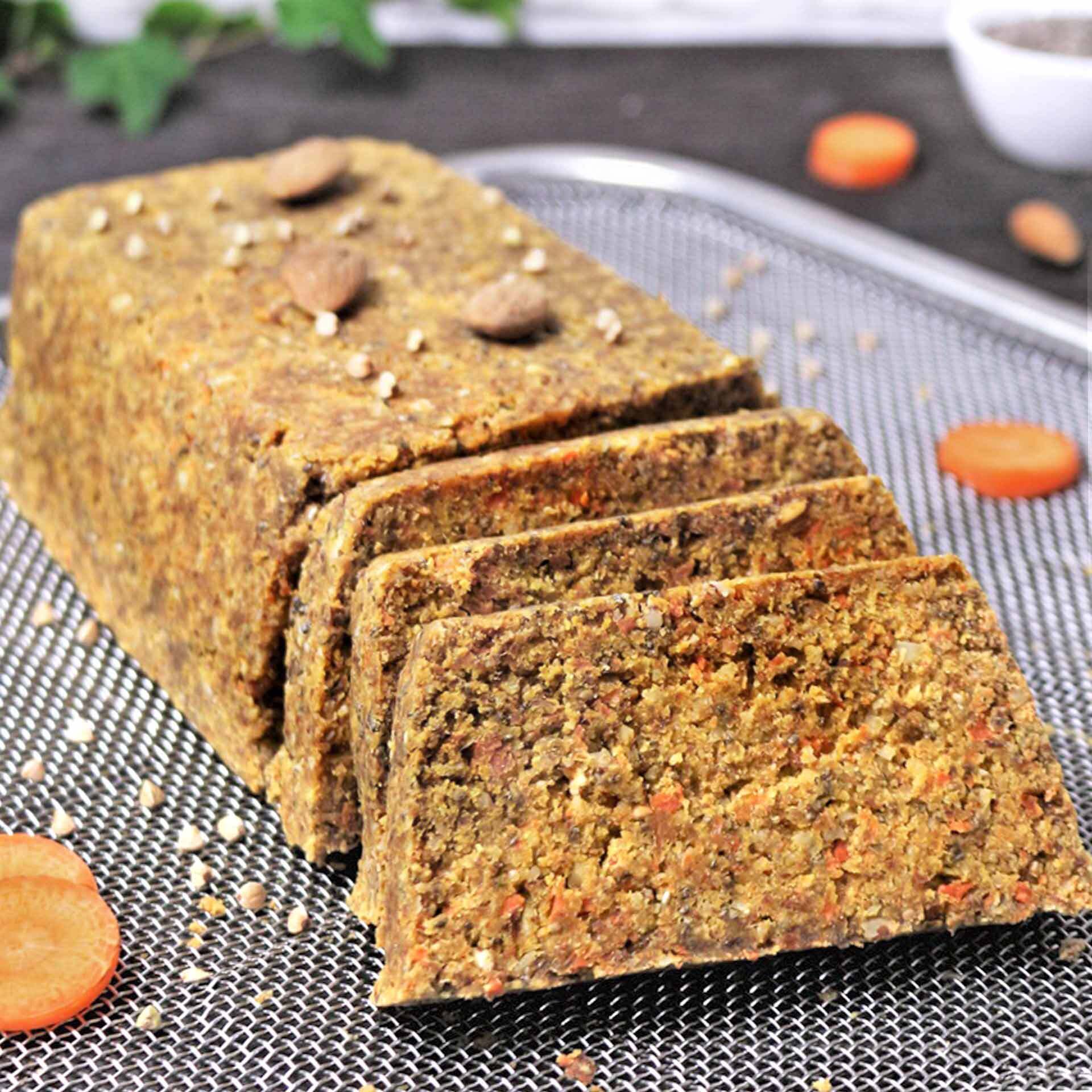 Rohköstliche Mandel-Karotten „Toastbrot“